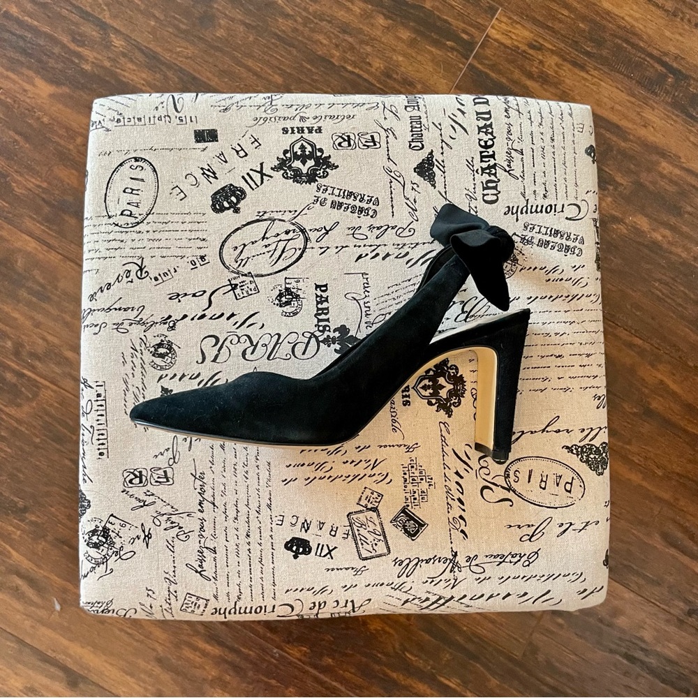 Lord & Taylor Suede Black Pumps with Bowties